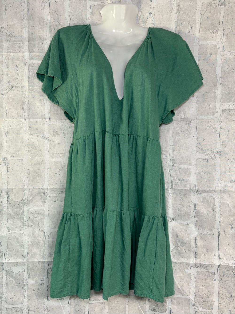 Universal Thread Green Neckline Linen/Rayon Blend Dress
